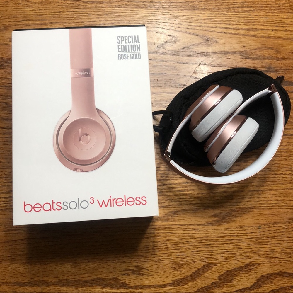 Beats solo 3 wireless Bluetooth headphones